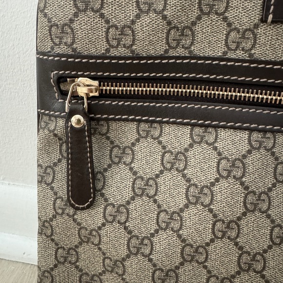 LIKE NEW Authentic Gucci Crossbody - Picture 3 of 14